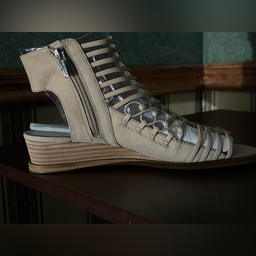 Women’s Strappy wedge leather sandal